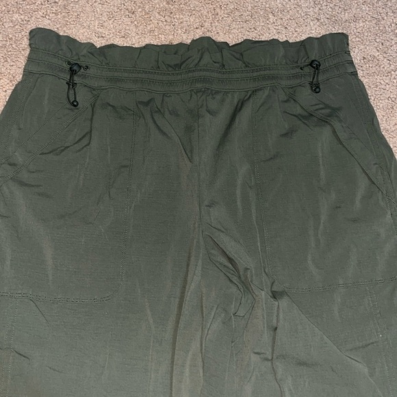 Athleta Trekkie Parachute Ripstop Pant Aspen Olive Green 14 - Picture 6 of 12